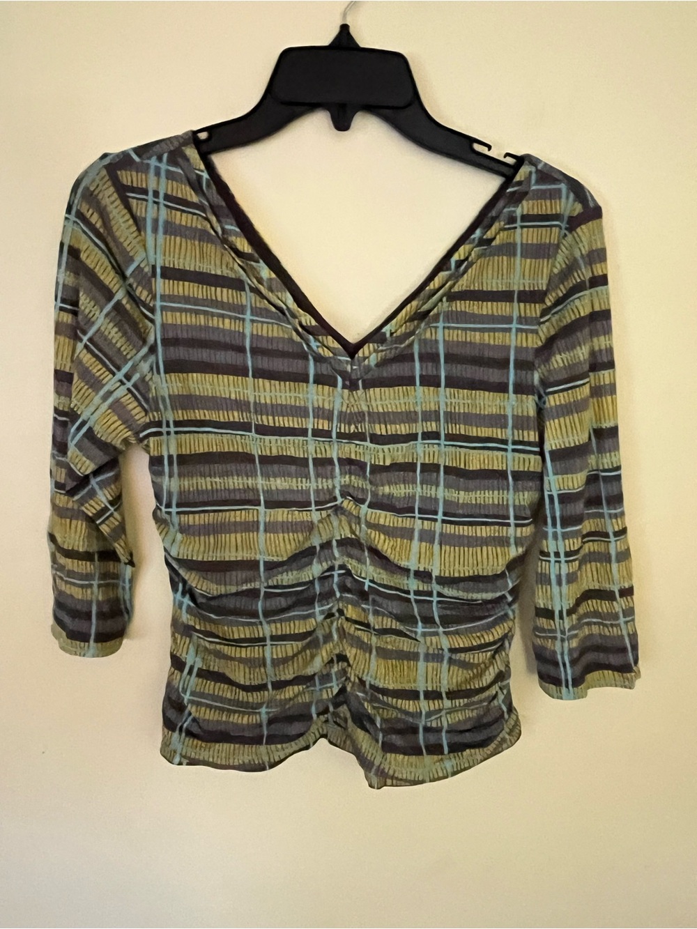 i.e. V-Neck Ruched Plaid Long Sleeve Top - Green/Blue Size Small